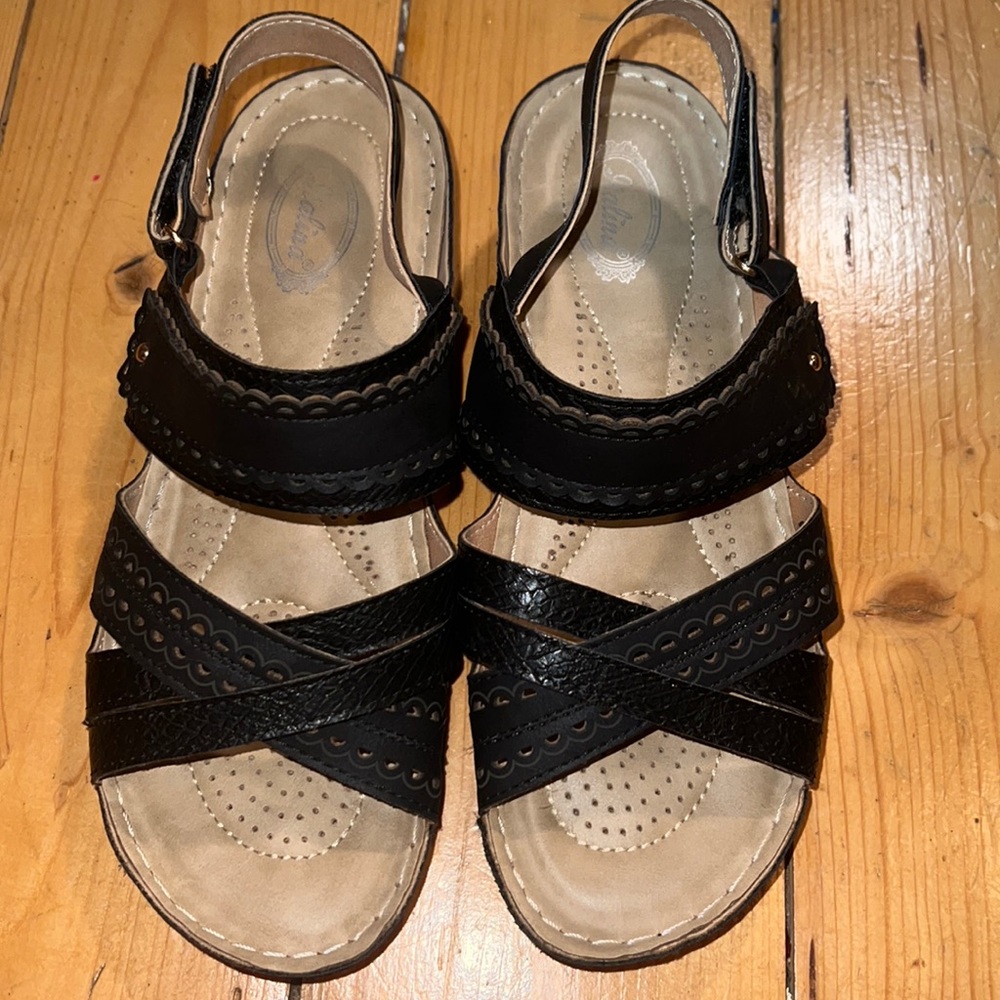 Italina Women’s Black Sandal Size 8.5